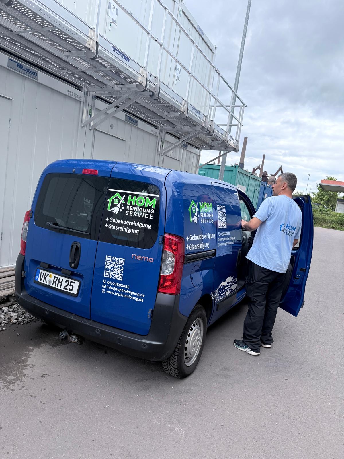 Fassadenreinigung Saarland – Hochdruckreinigung zur Entfernung von Algen, Moos und Graffiti an Gebäudefassaden